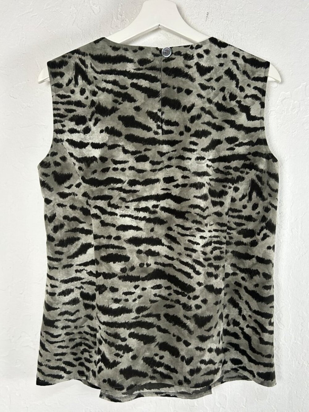 Basler Womens Sleeveless Gray Black Animal Print Tank Top Blouse Size 10 Casual - Picture 3 of 9